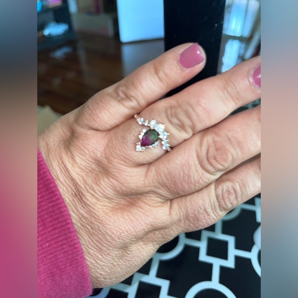 A Beautiful Surprise- Bomb Party ring - Picture 2 of 3